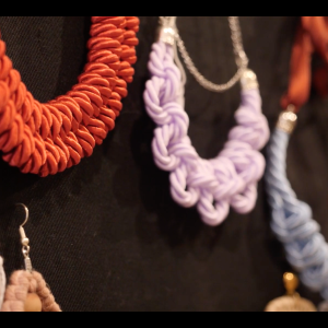 moda artigianale in macramè tipica sardo-francese