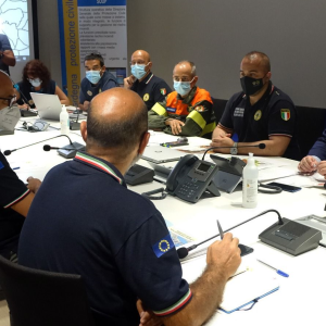 il presidente della Regione, Christian Solinas, con la protezione civile