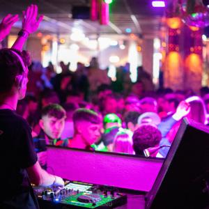 una serata in discoteca