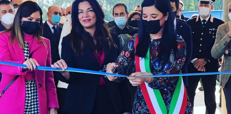 la sindaca di Arborea, Manuela Pintus, con le assessore regionali dell'industria, Anita Pili, e dell'agricoltura, Gabriella Murgia