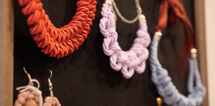 moda artigianale in macramè tipica sardo-francese