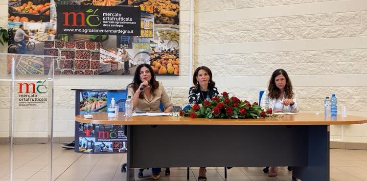 l'assessora dell'agricoltura, gabriella murgia, al mercato agroalimentare